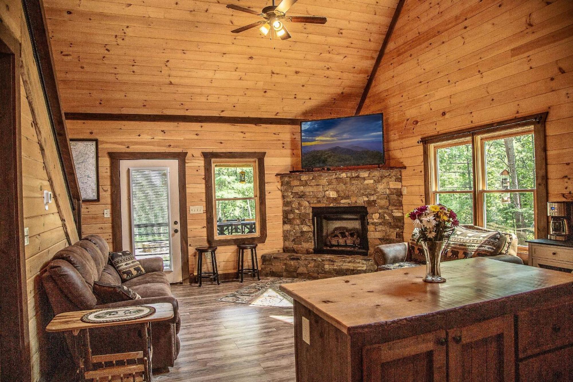 Adore The Smores Rustic Mountain Charm Outdoor Spaces And A Cozy Hot Tub Blue Ridge Exterior photo